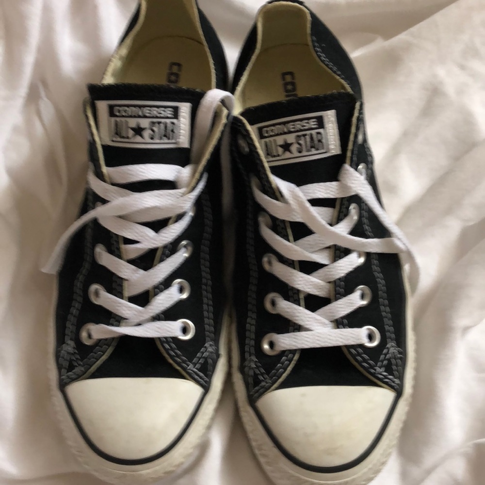 Women’s 9.5/Men’s 7.5 Black Converse Sneakers